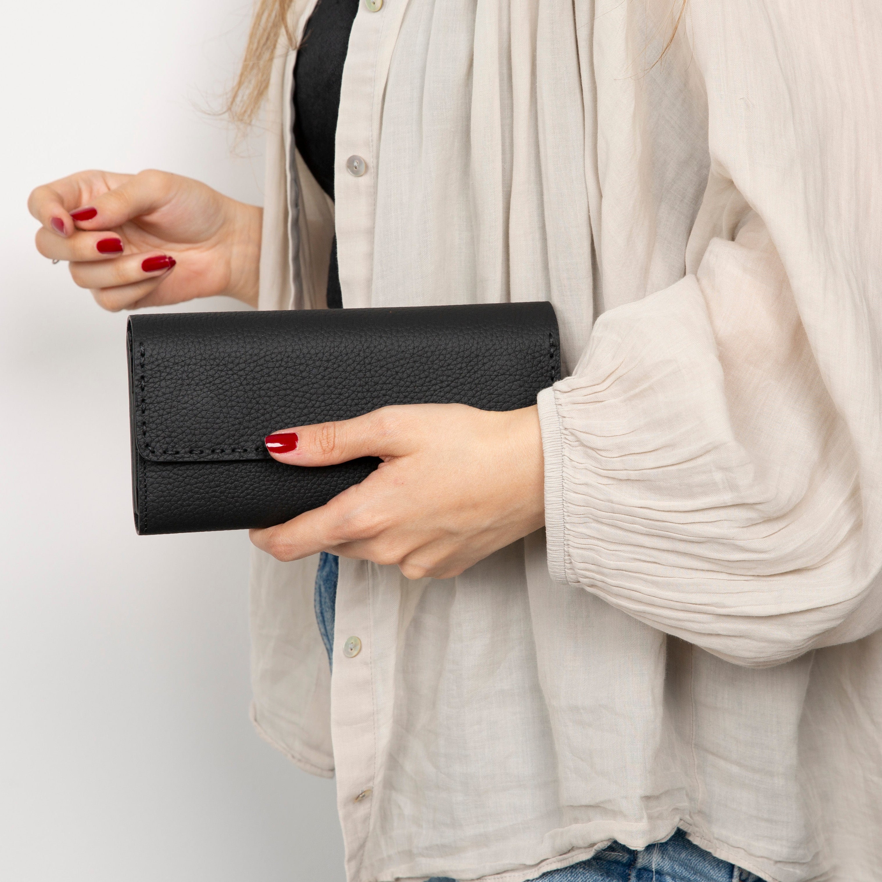 Nome Leather Wallet – 16 Card Slots & Phone Holder